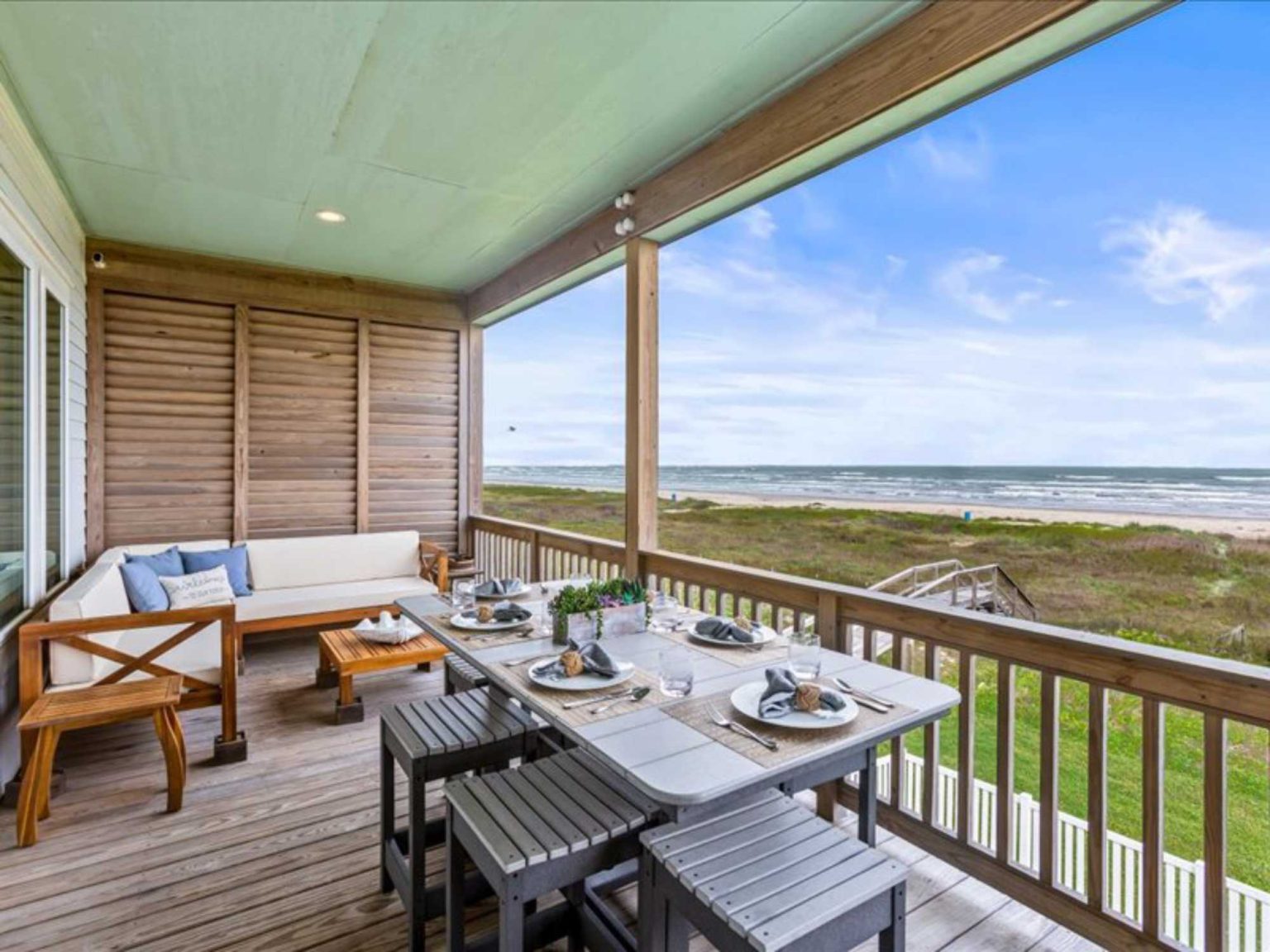 Outdoor dining 2